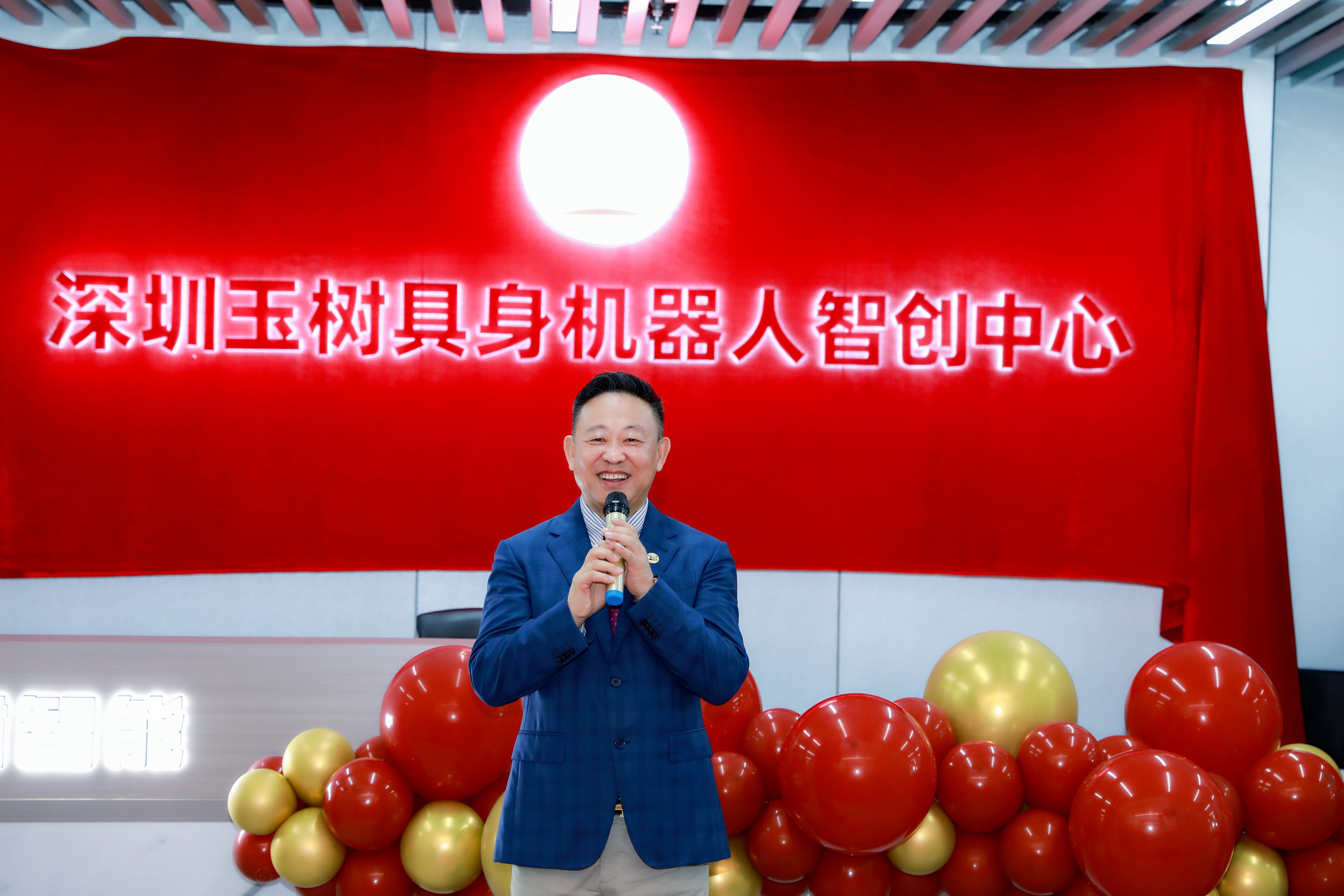 玉禾田新地標(biāo)啟幕——玉禾田集團(tuán)隆重舉行喬遷盛典暨智元機(jī)器人合作簽約儀式